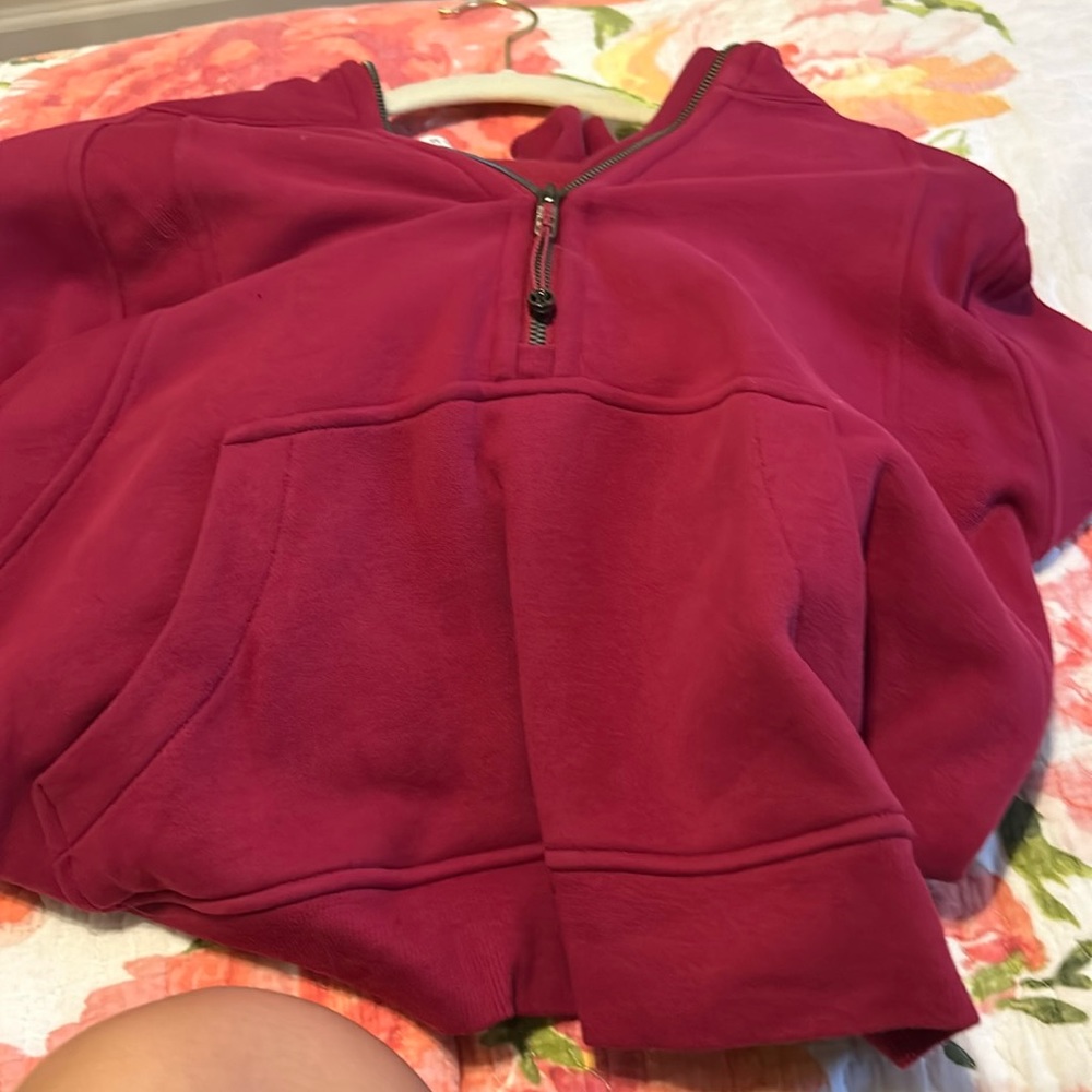 Crop scuba magenta from Lululemon